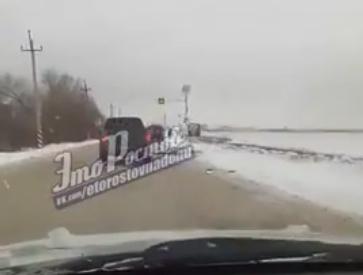 Снегопад не помеха дорожному ремонту в Ростове: видео